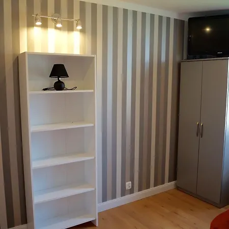 White ゴスティニン