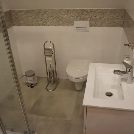 White 고스티닌